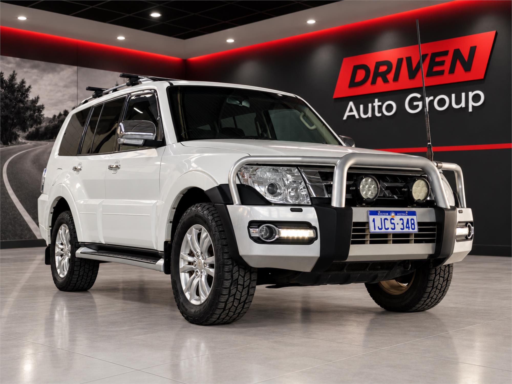 2015 MITSUBISHI PAJERO